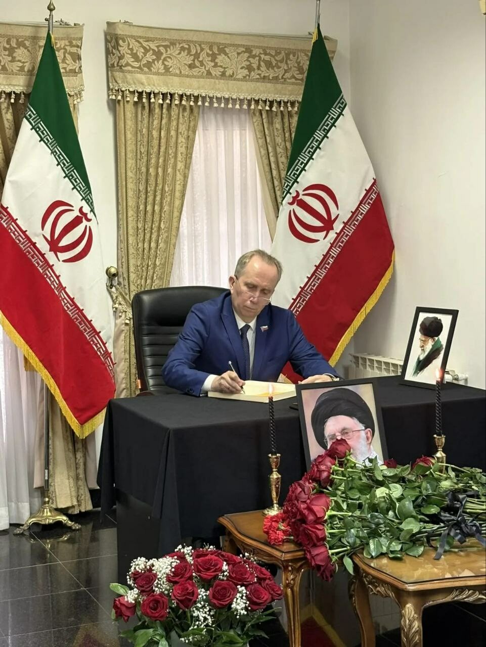 Игорь Седов оставил запись в Книге памяти в знак выражения скорби народу Ирана