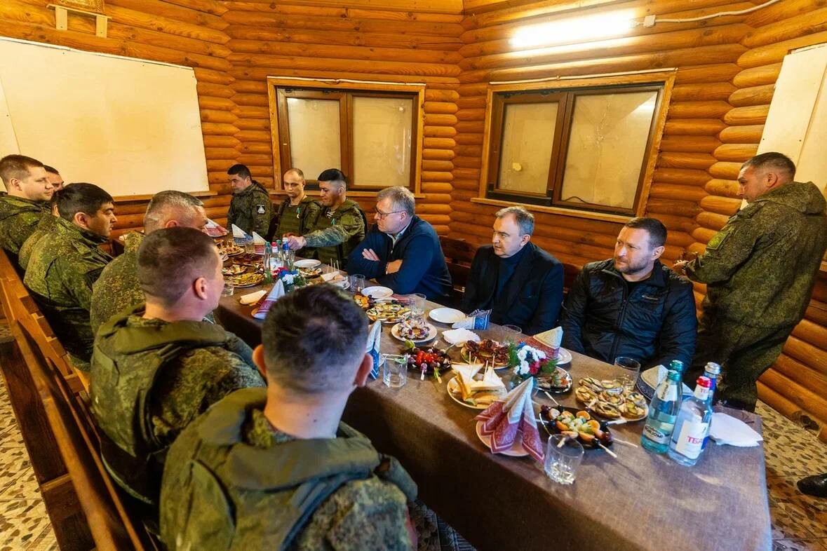 Губернатор Игорь Бабушкин навестил астраханских бойцов в зоне СВО