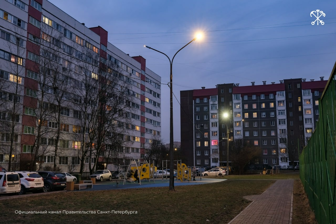 В жилом квартале Лигово Санкт-Петербурга установили новую систему освещения