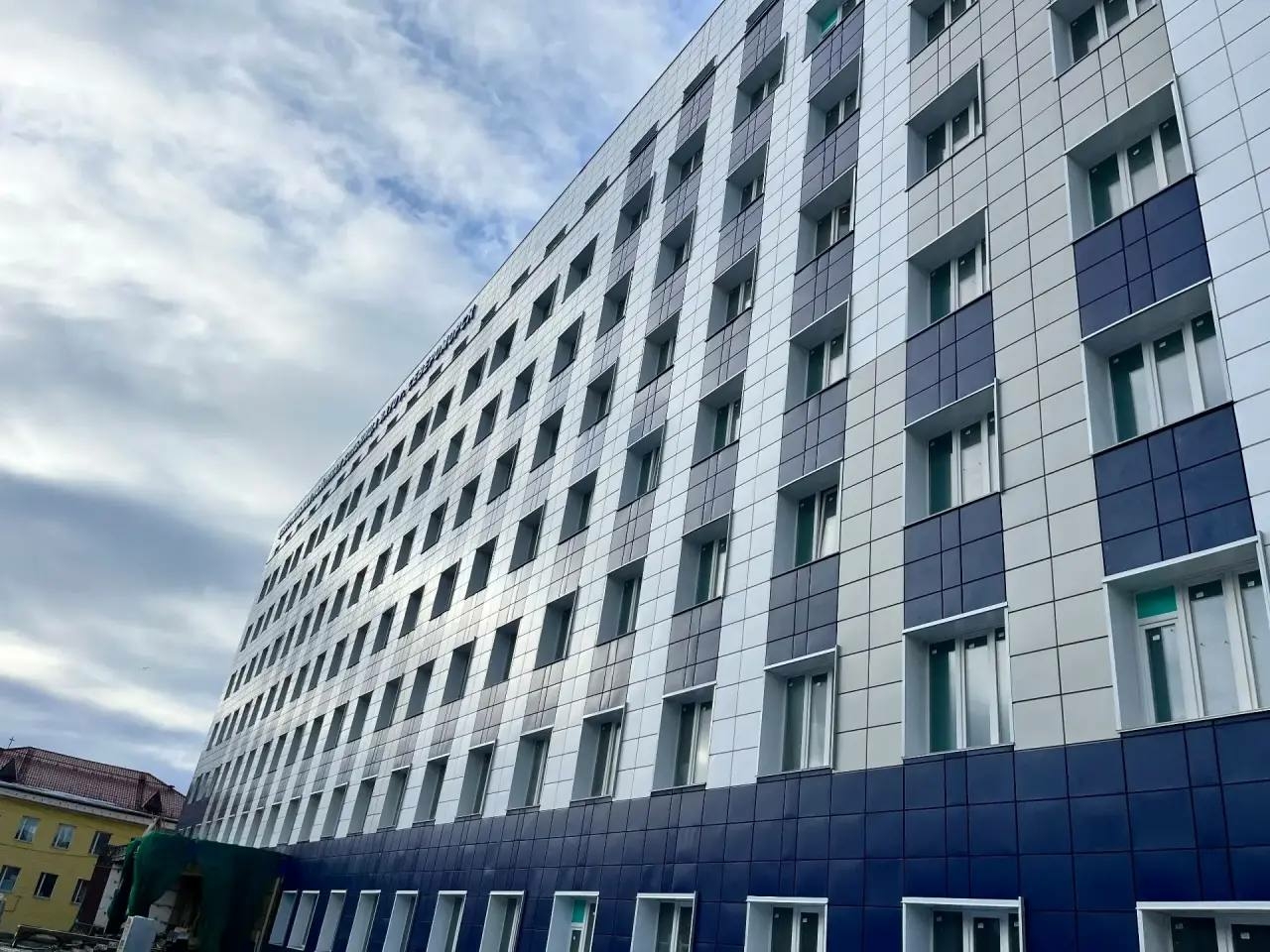 В Североморске продолжается капремонт хирургического корпуса местной больницы