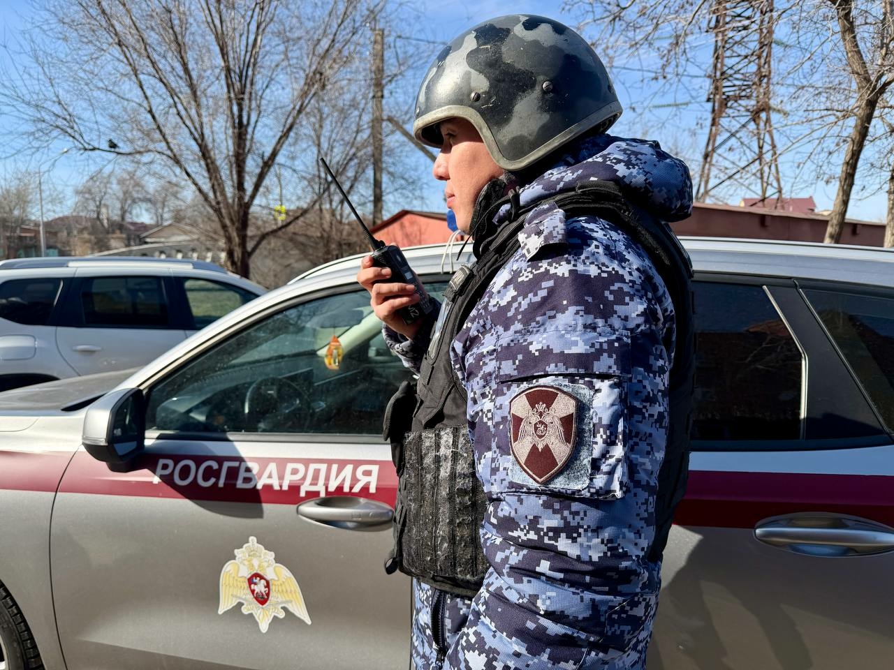 Росгвардейцы задержали девушку с кражей в коляске в Астрахани