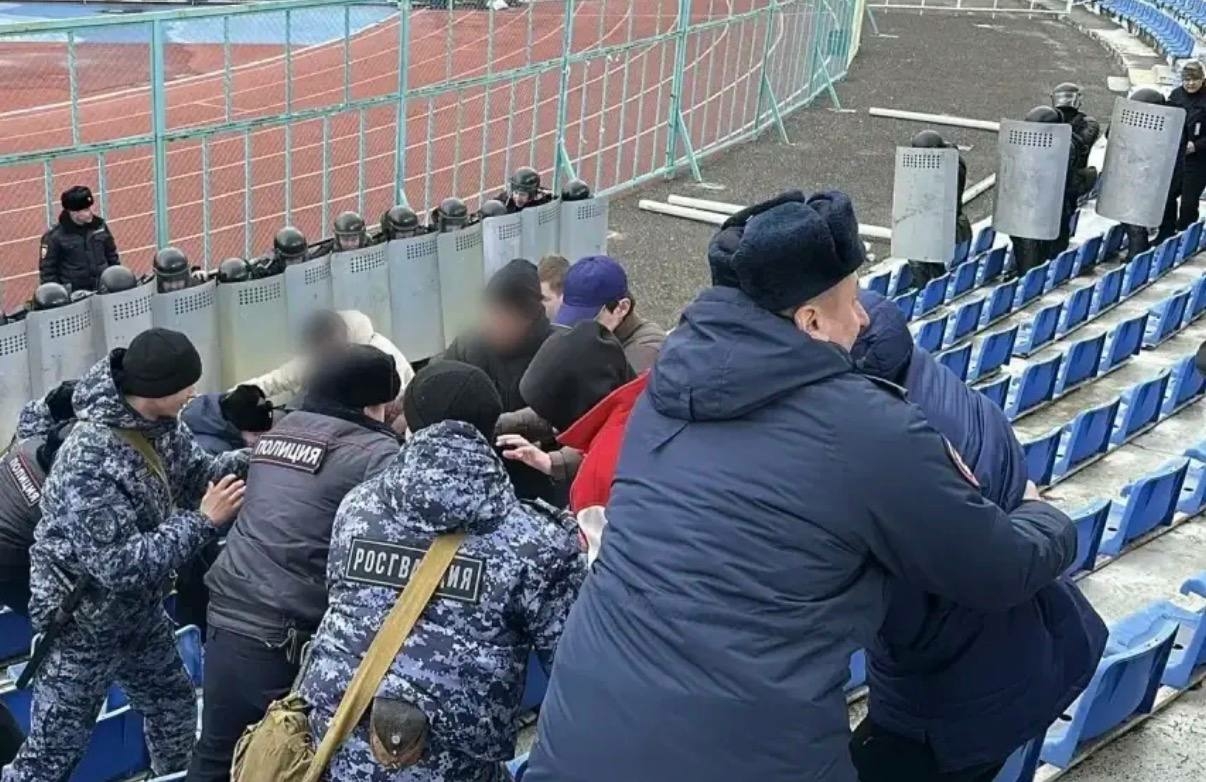 Росгвардия провела антитеррористические учения на стадионе в Астрахани