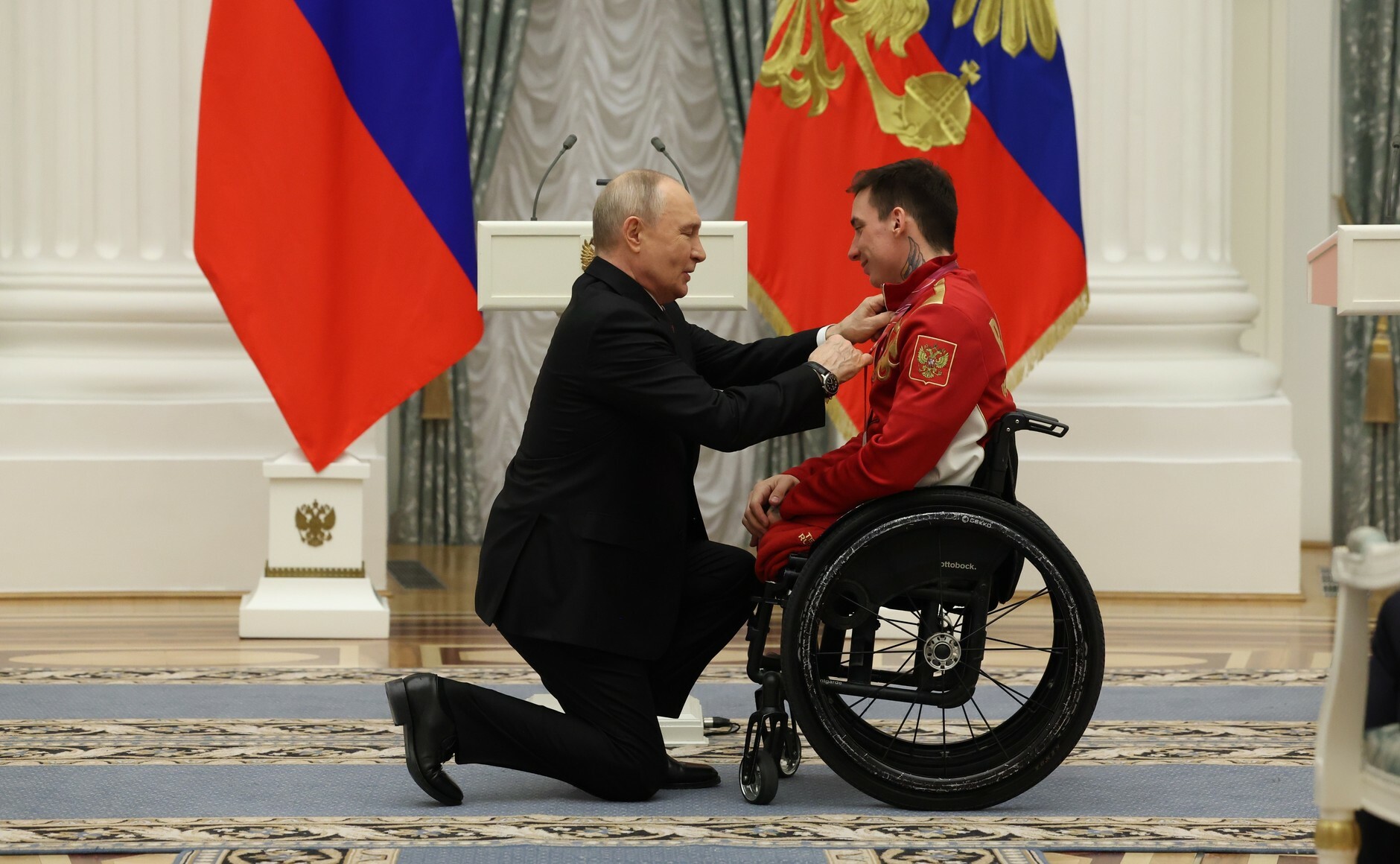 АБН24: жест Путина лишил дара речи — он необычно себя повел с паралимпийцами в Кремле