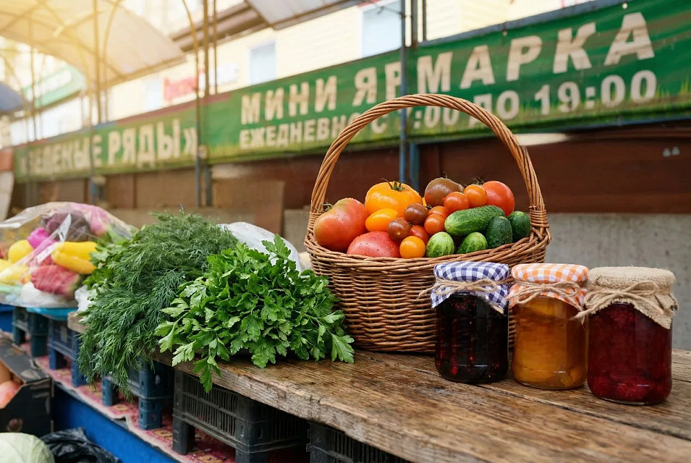 В Астрахани открылись сезонные ярмарки «Зеленые ряды» для дачников