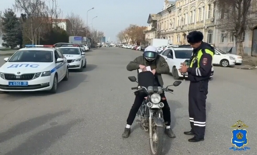 В Астрахани усилили рейды против юных водителей мототехники