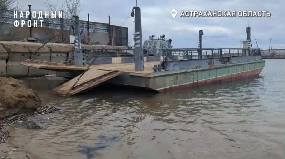 Жители Оранжерей в Астрахани пожаловались на мусор и отсутствие парома