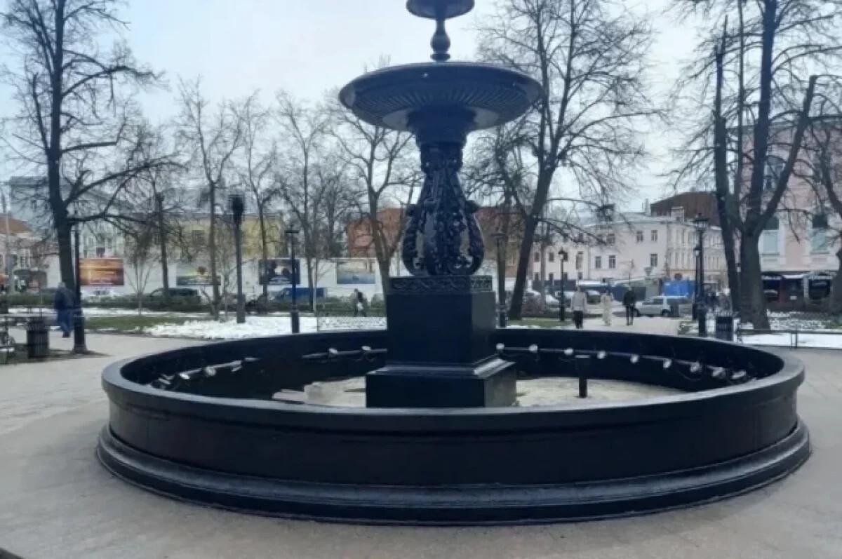 В Нижнем Новгороде готовят к сезону фонтан на площади Минина