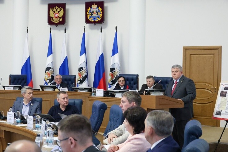 Дронов поздравил новгородских депутатов с Днем парламентаризма