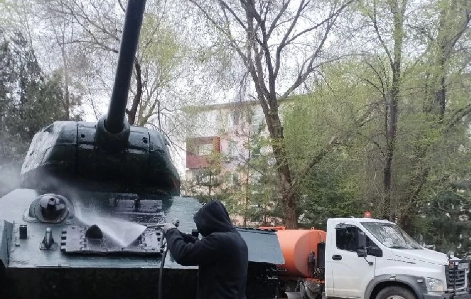В Астрахани начали подготовку парков и скверов к сезону