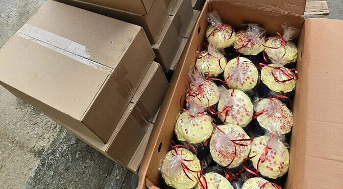 В Херсонскую область из Крыма доставили 2500 пасхальных куличей