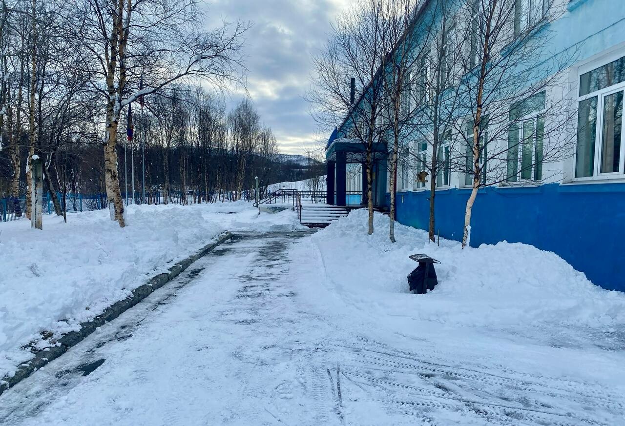 Лебедев проконтролирует уборку снега на пути школьников после циклона