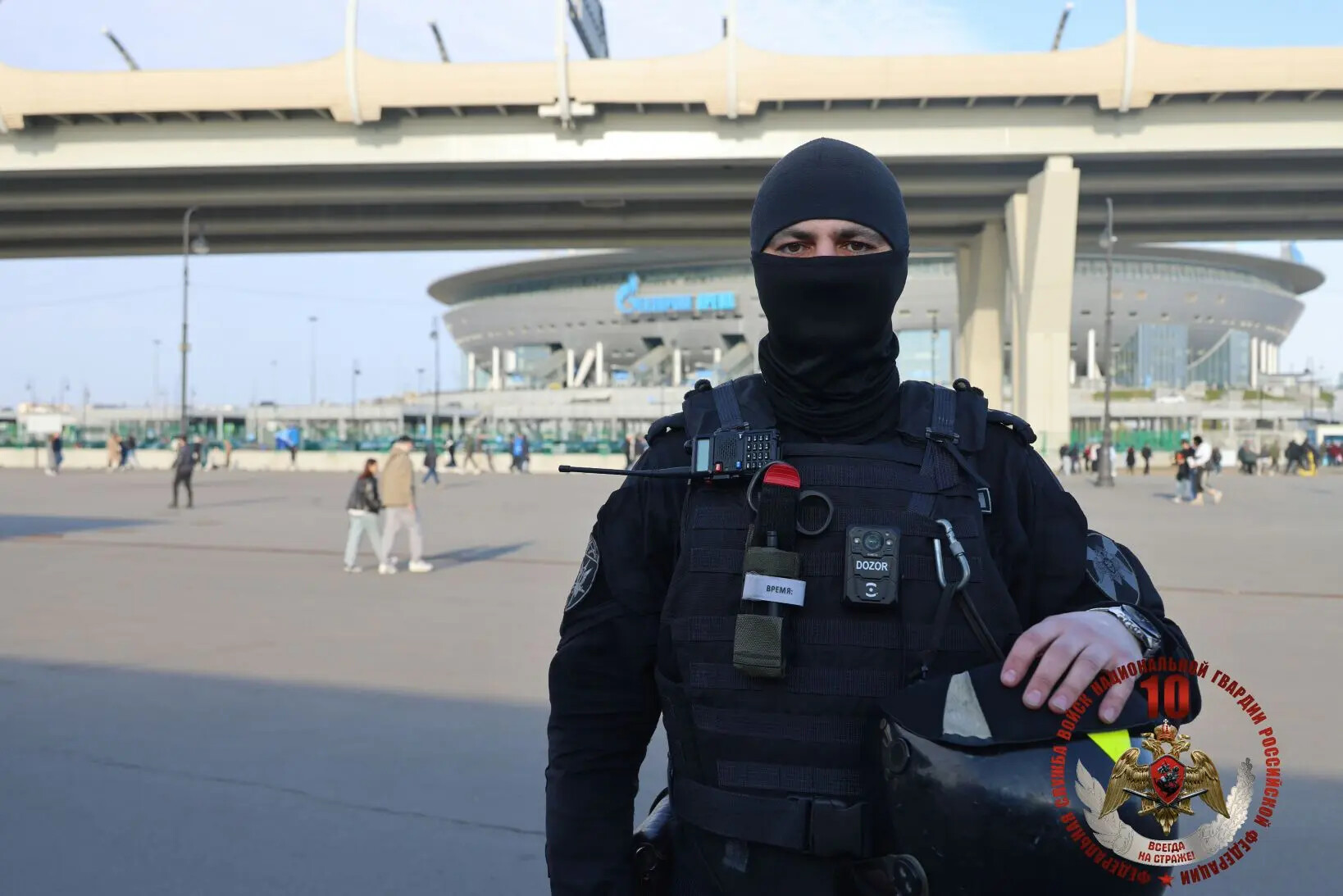 Около 300 росгвардейцев обеспечивают безопасность матча в Петербурге
