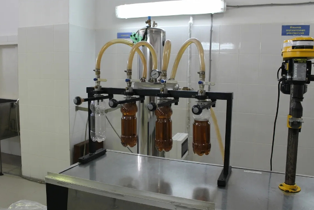 В Омске осужденные начали производить натуральный яблочный сок