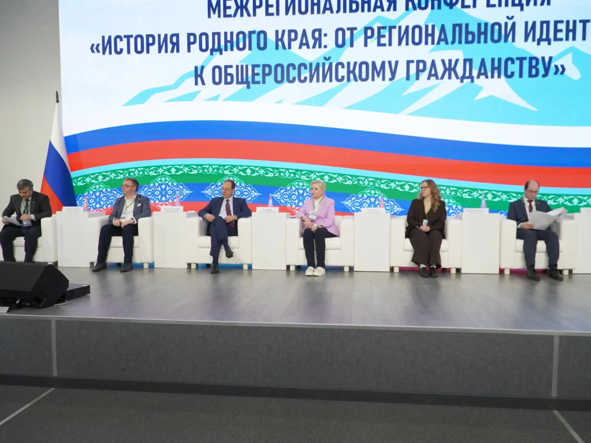 В Дагестане обсудили формирование гражданской идентичности у детей