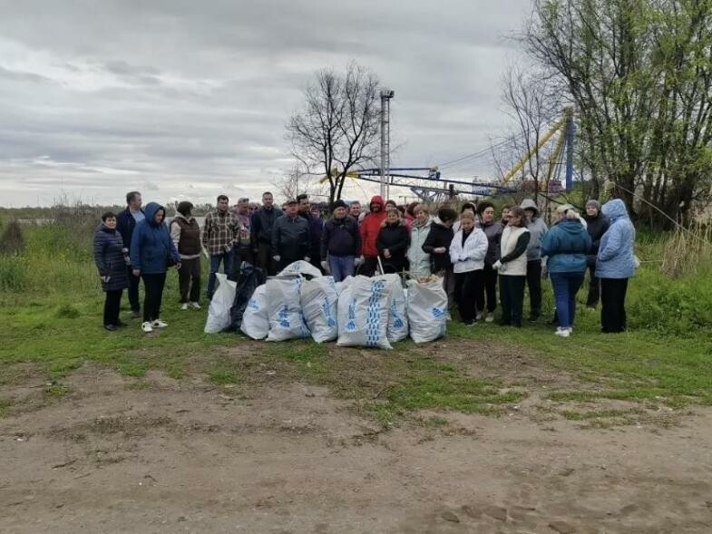 Глава Астрахани принял участие в городском субботник