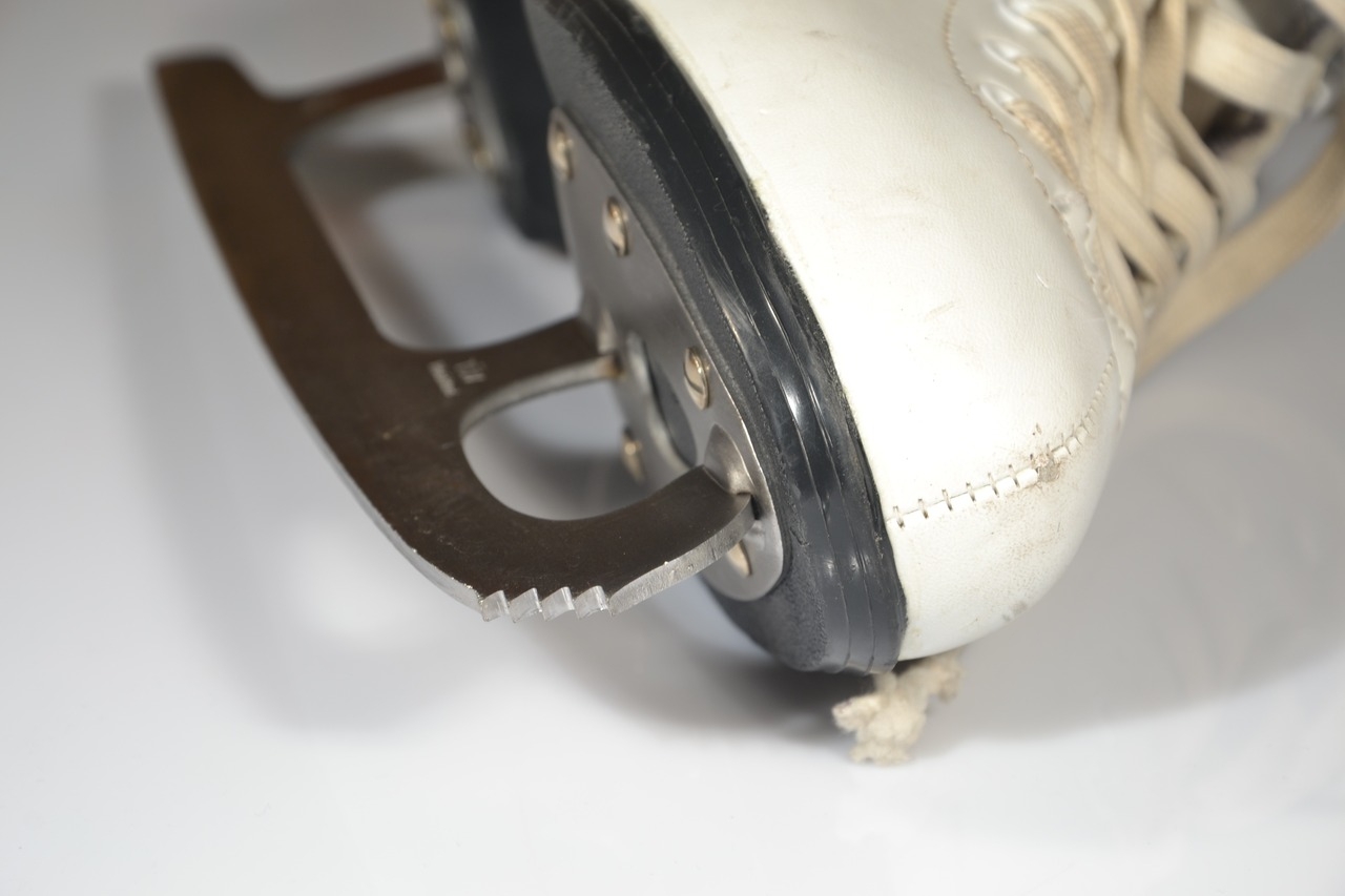 В Мариуполе восстановят корпус ледового центра