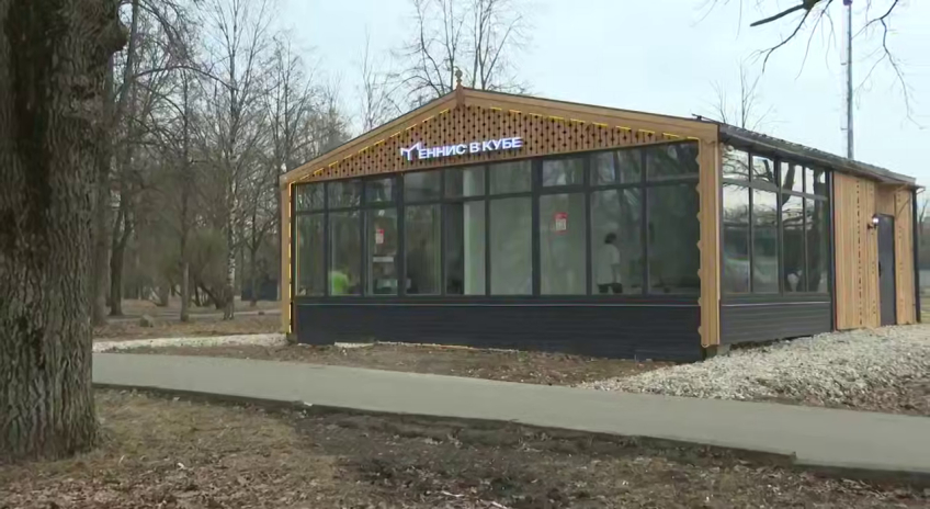 Предприниматель из Смоленска открыл в Великом Новгороде «Теннисный куб»