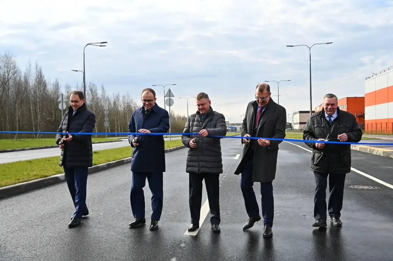 Кирилл Поляков открыл движение по новому участку улицы Коммуны в Петербурге