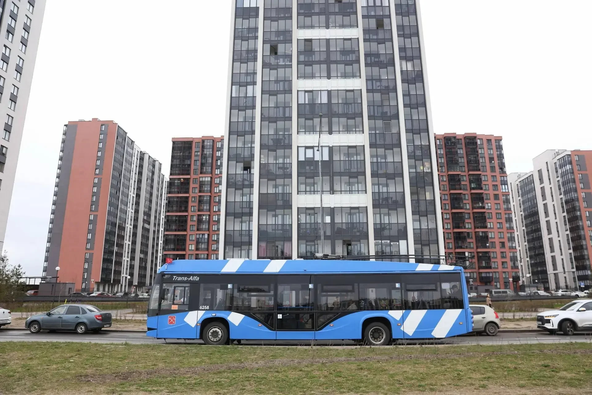 В Петербурге введут дополнительные автобусные маршруты в Радоницу