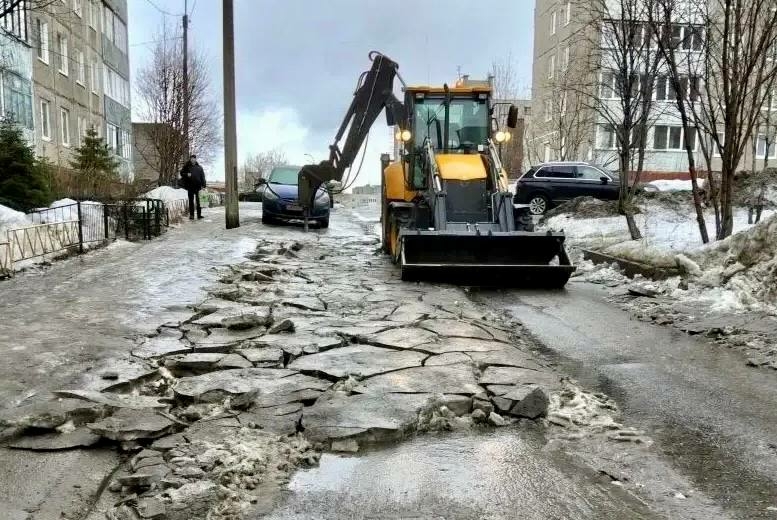 Управление дорожного хозяйства Мурманска готовит технику к весенне-летнему сезону