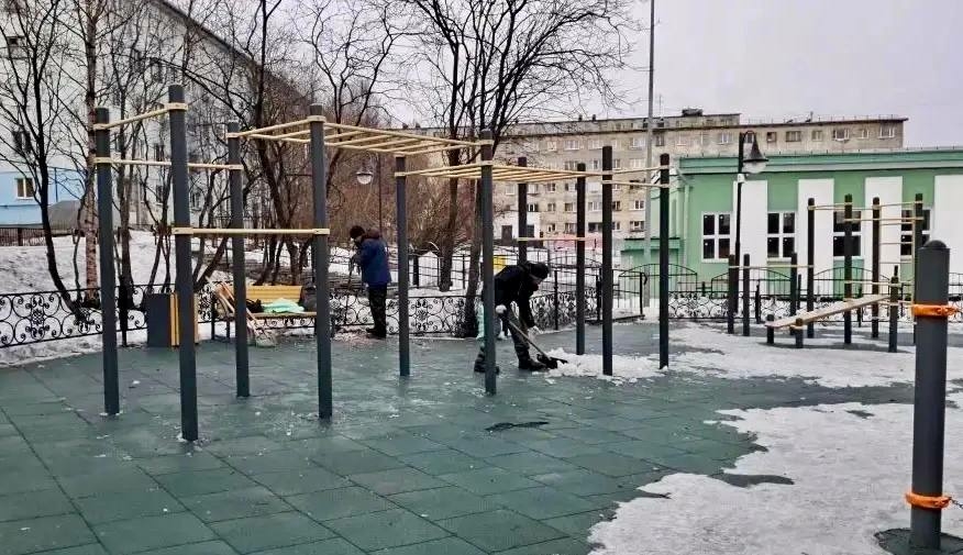 В Мурманске идет планомерная работа по уборке общественных пространств