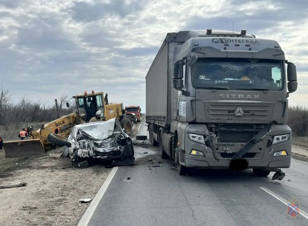 В Волгоградской области в ДТП на трассе Р-228 пострадали трое детей