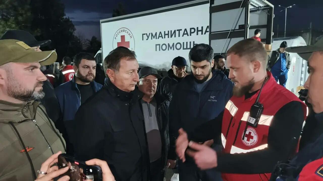 Аскендеров проверил ликвидацию последствий ЧС в затопленном поселке