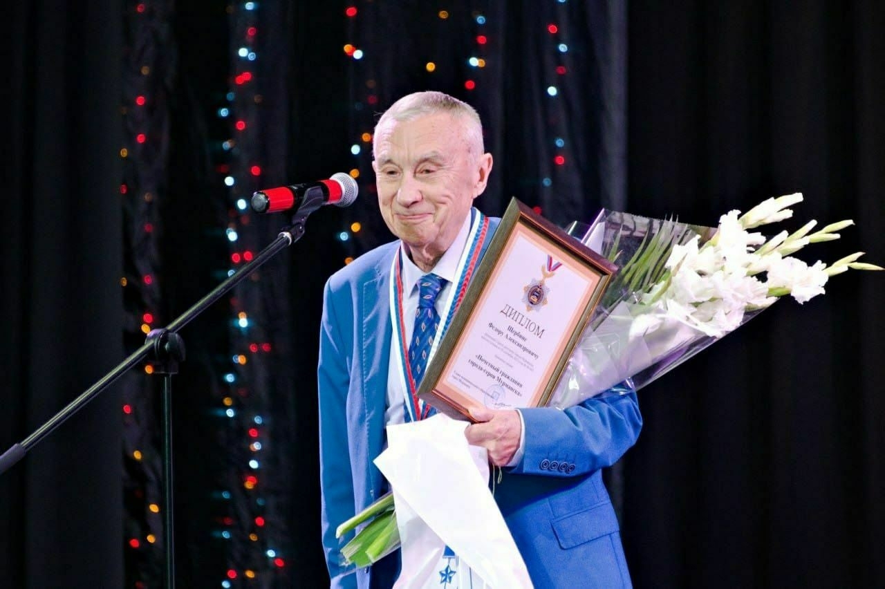 Ирина Андреева поздравила почетного гражданина Мурманска Федора Щербину с днем рождения