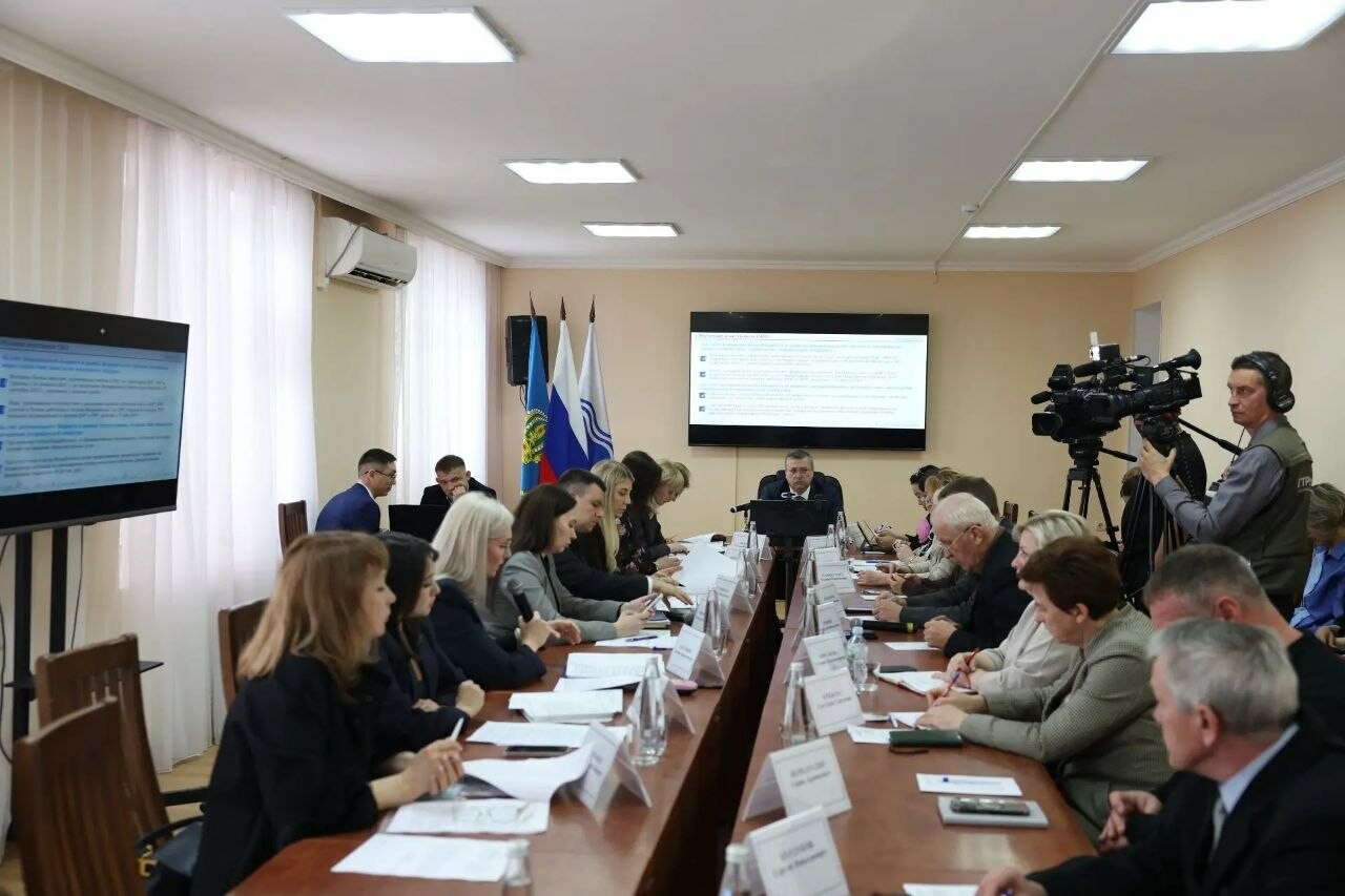 В Астраханской области обсудили трудоустройство участников СВО и летний отдых детей
