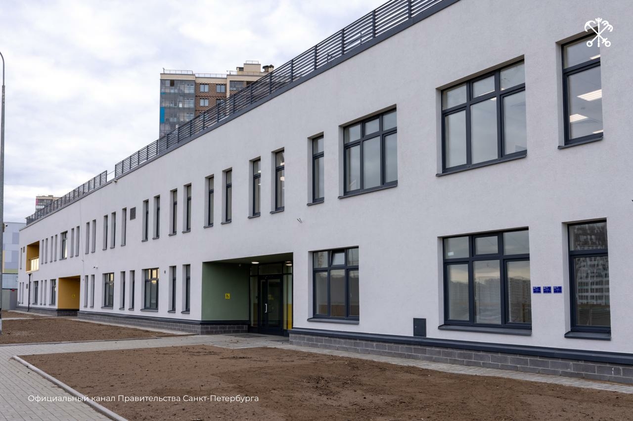 В Петербурге на Великолукской улице построили новую поликлинику