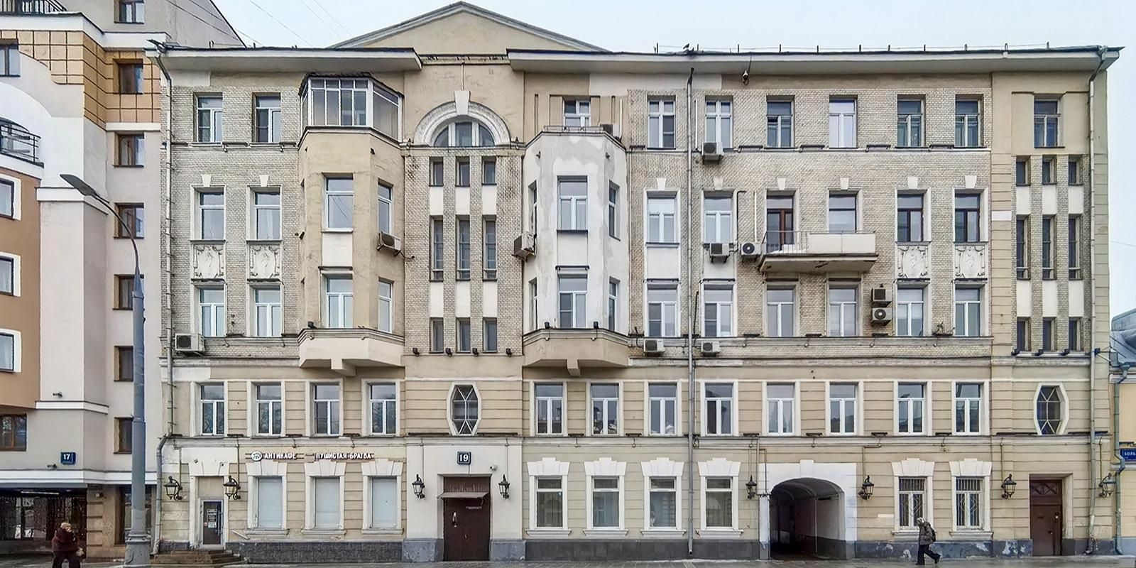В центре Москвы выставили на торги два коммерческих помещения