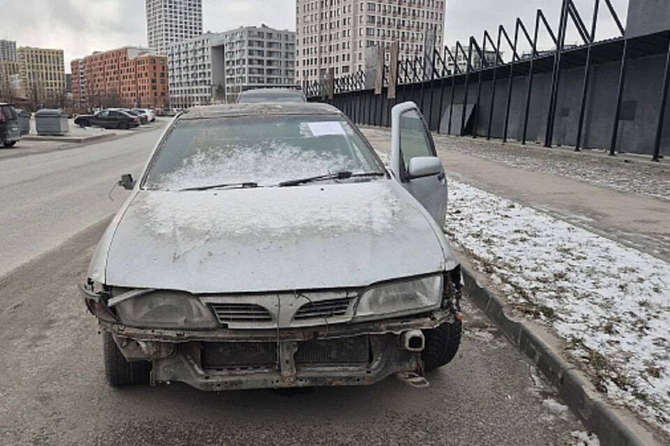 В Новосибирске ищут владельца автомобиля без номеров