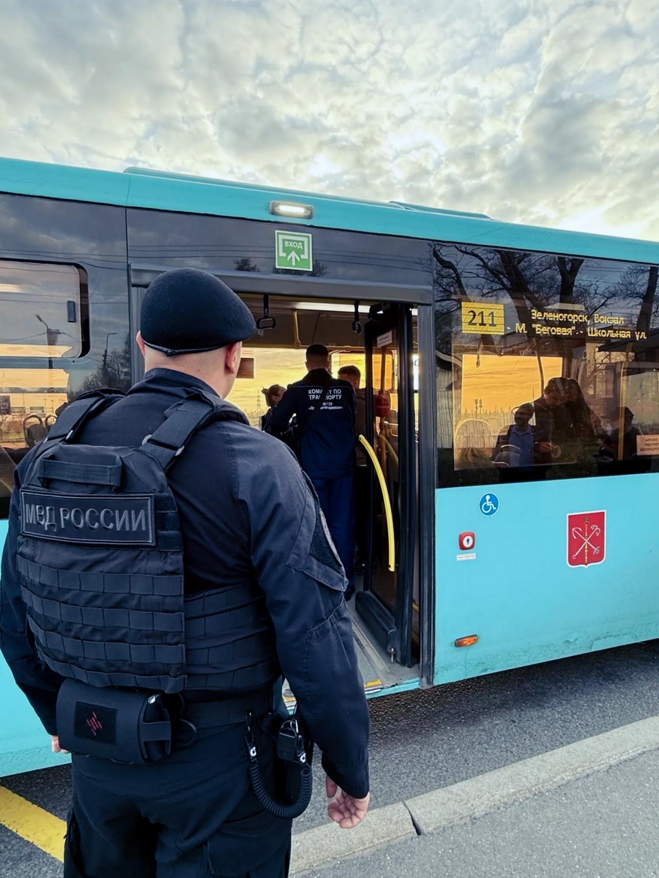 В Приморском районе Петербурга проверили 32 автобуса