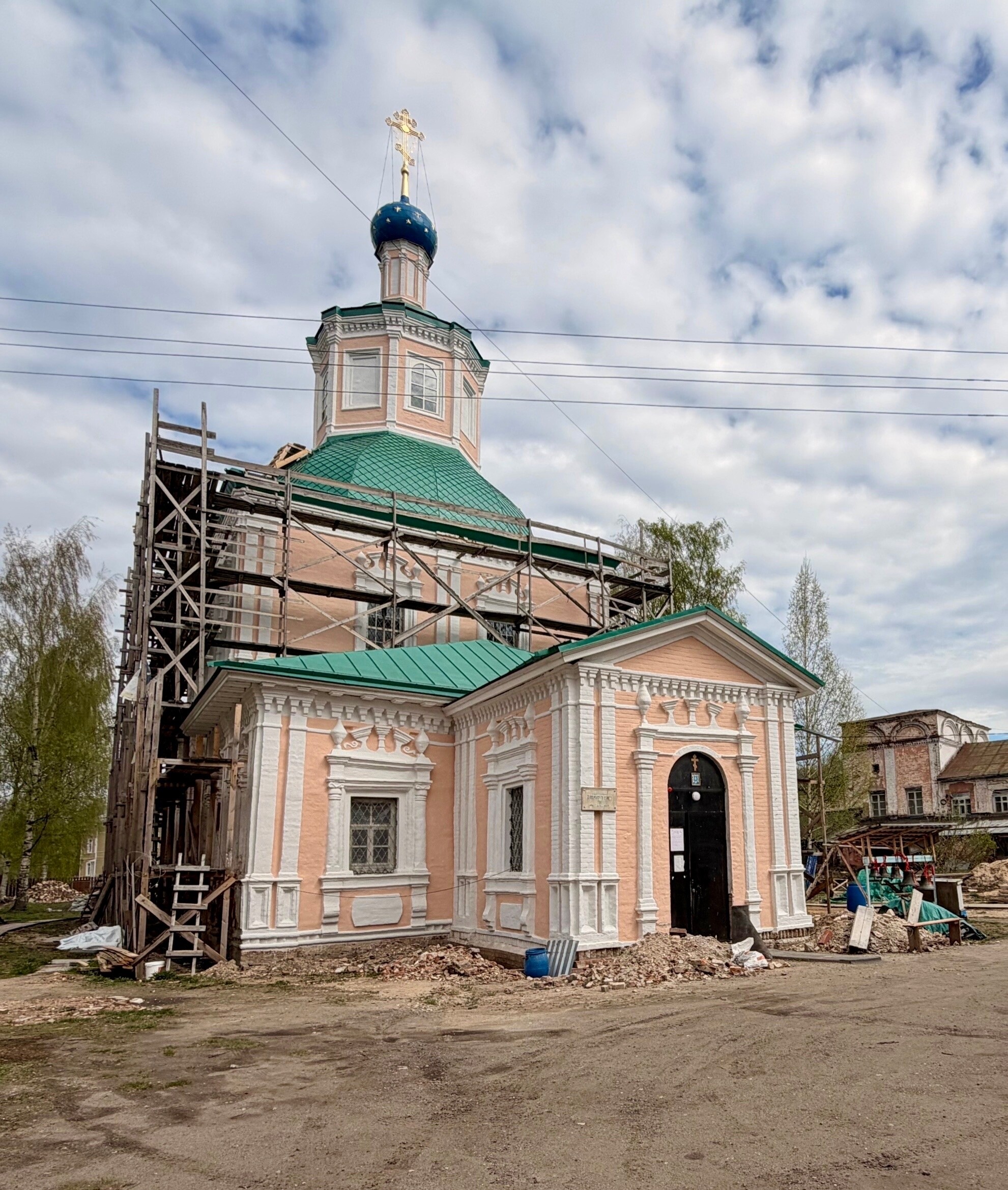 В Вологде при реставрации храма нашли кирпичный декор XIX века