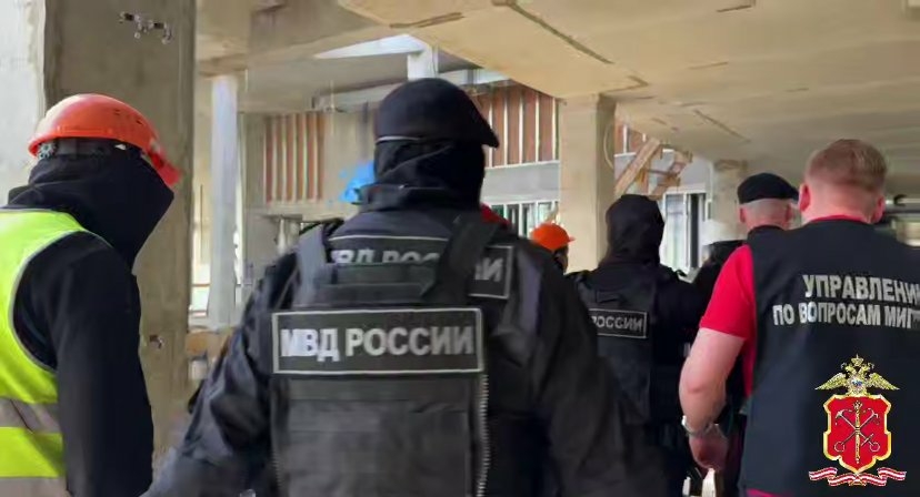 Полиция нашла 24 нелегала на стройплощадках Петербурга и Ленобласти