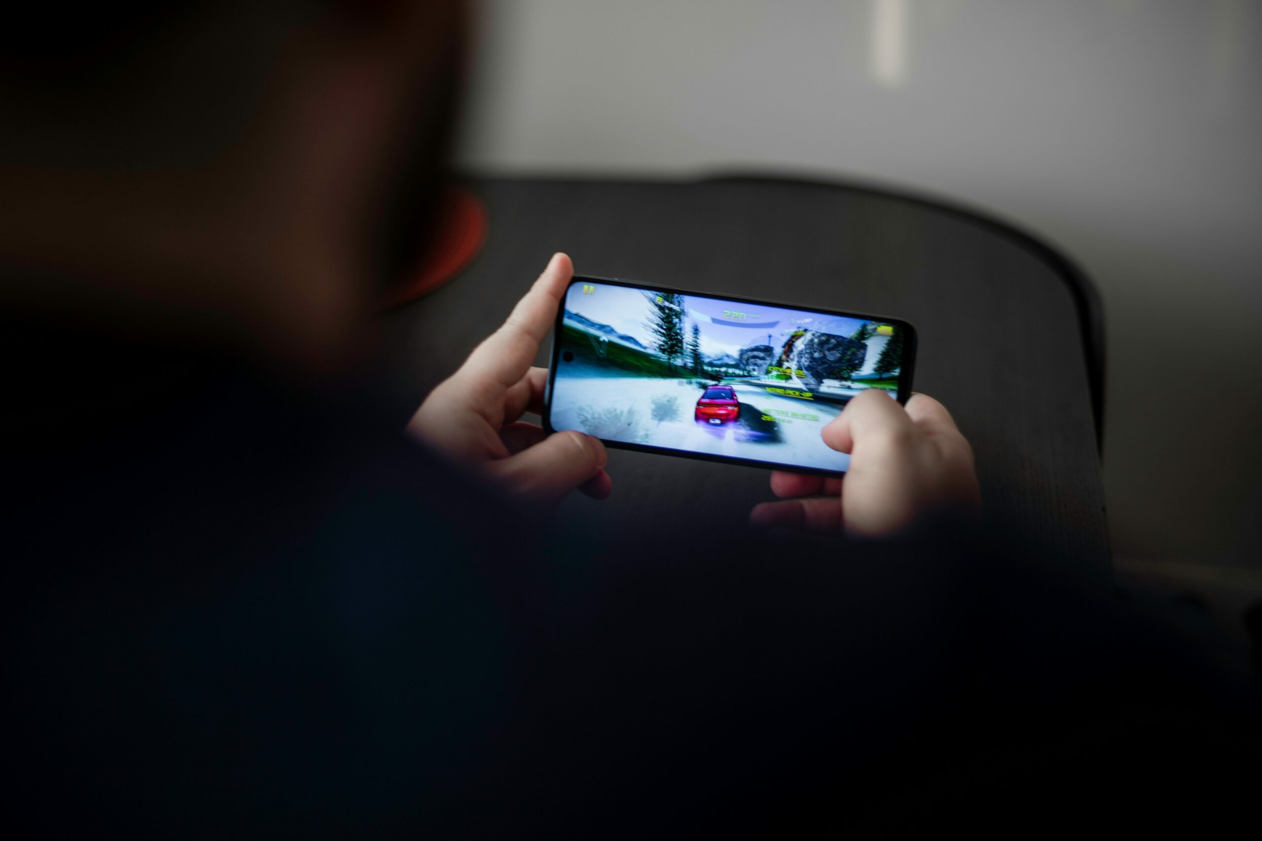 Авито Реклама и Авито Товары: 65% петербуржцев играют в видеоигры на смартфонах