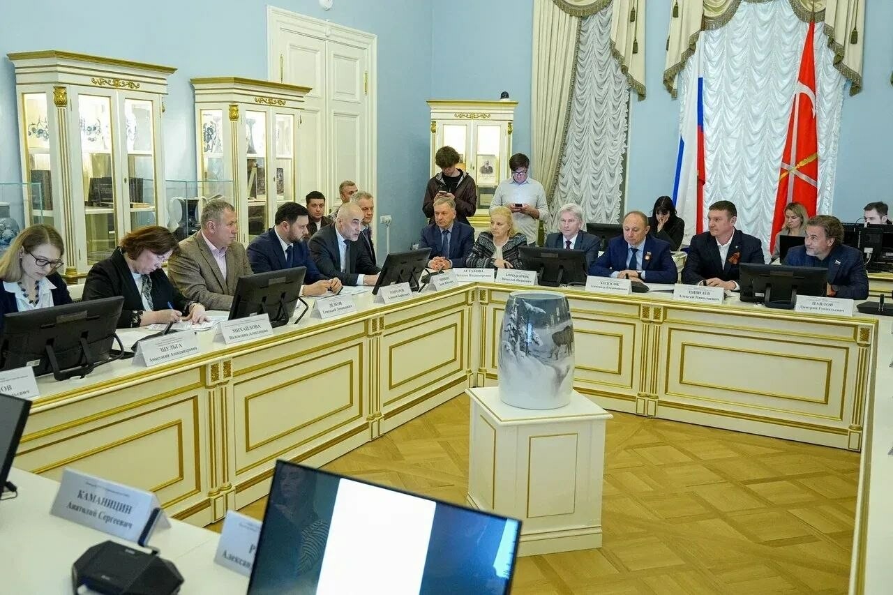 Запрет на движение судов в акватории Невы объяснили безопасностью