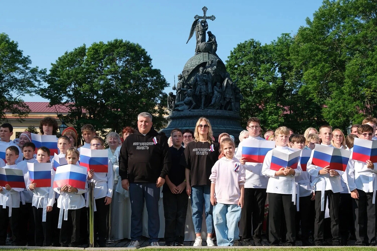 Александр Дронов принял участие в хоровом соборе «Рассвет России» в Новгородском кремле