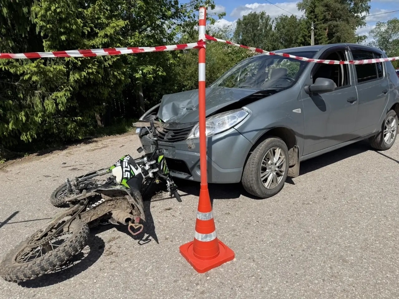 В Новгородской области в ДТП пострадали мотоциклист, мопедист и подросток на питбайке