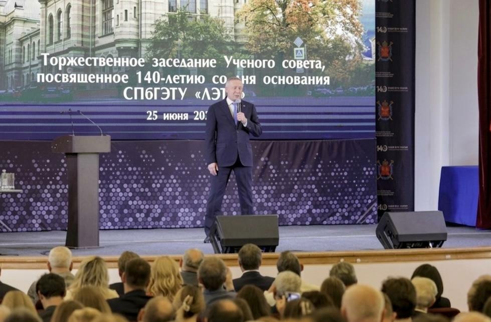ЛЭТИ отмечает 140-летие: Александр Беглов подписал соглашение о сотрудничестве в области науки