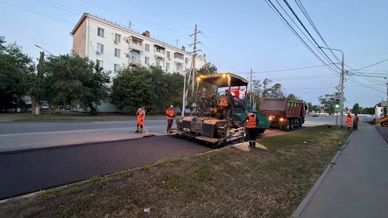 В Астрахани на улице Латышева обновили около 800 «квадратов» покрытия