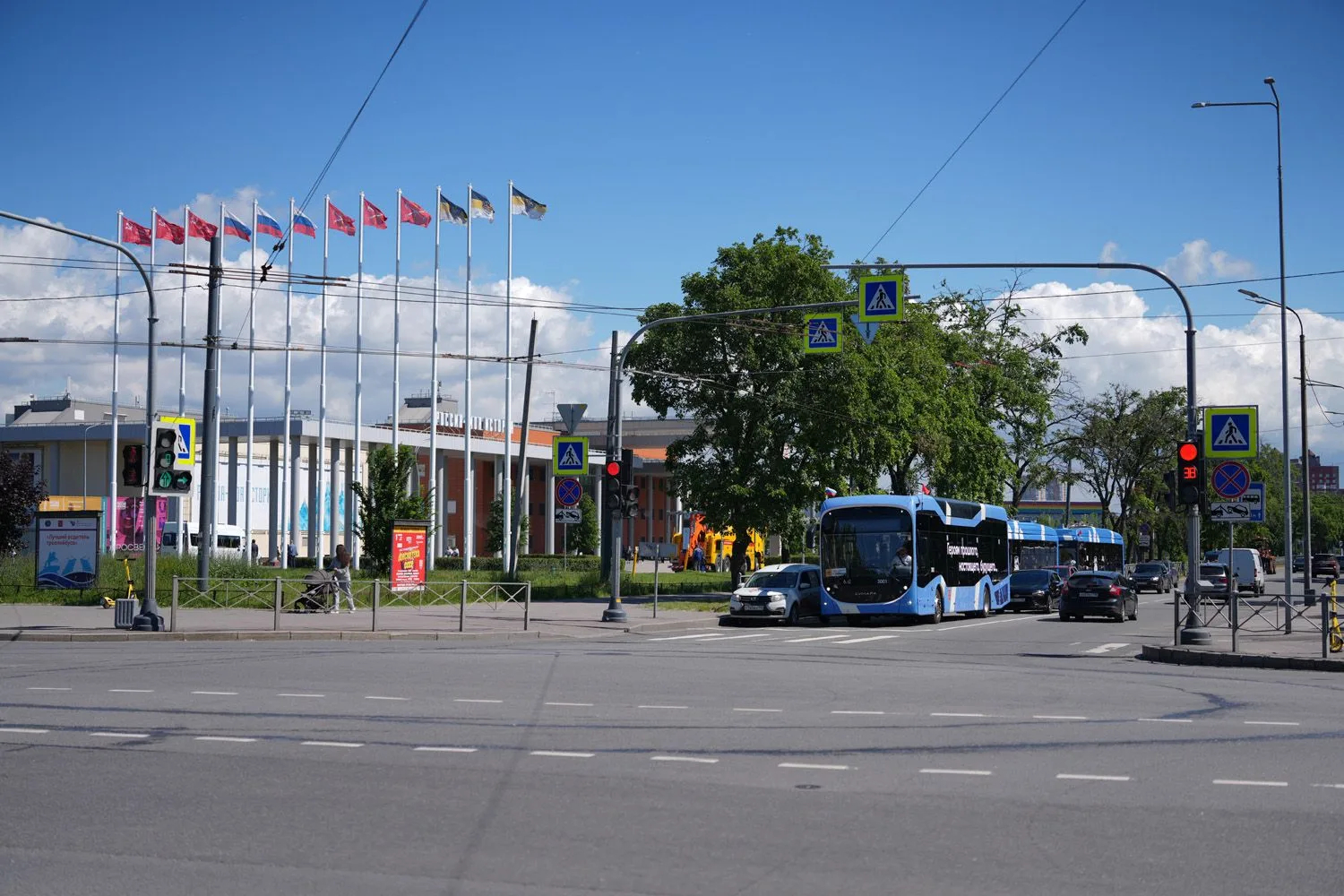 В Петербурге прошел троллейбусный пробег «Героям прошлого, настоящего, будущего»