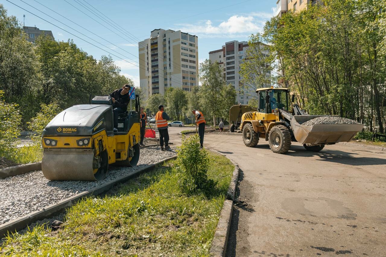 Иван Лебедев рассказал о ходе дорожных работ на проспекте Ледокольном и улице Беринга в Мурманске