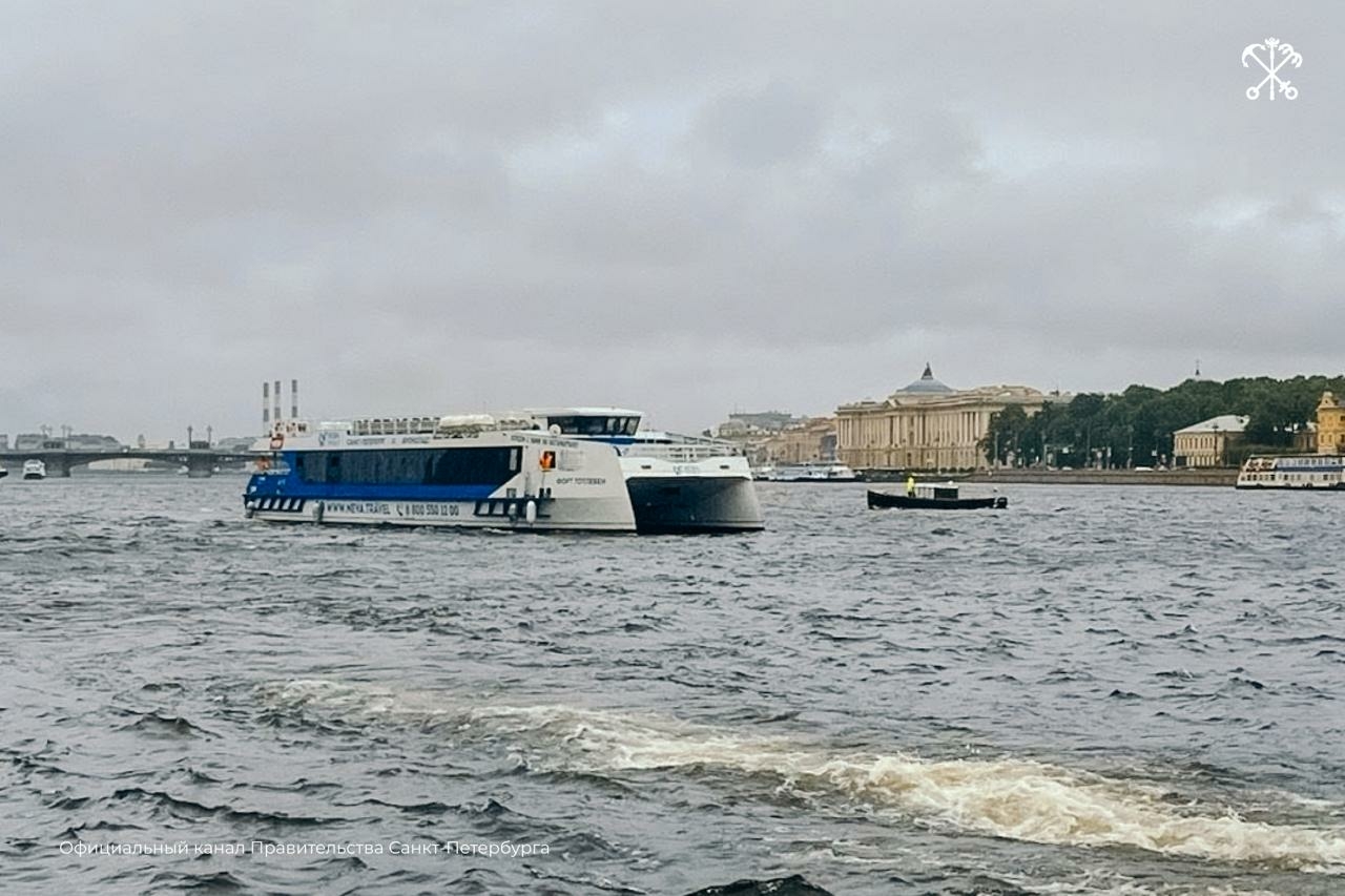 В Санкт-Петербурге запустили новый водный маршрут до Петергофа