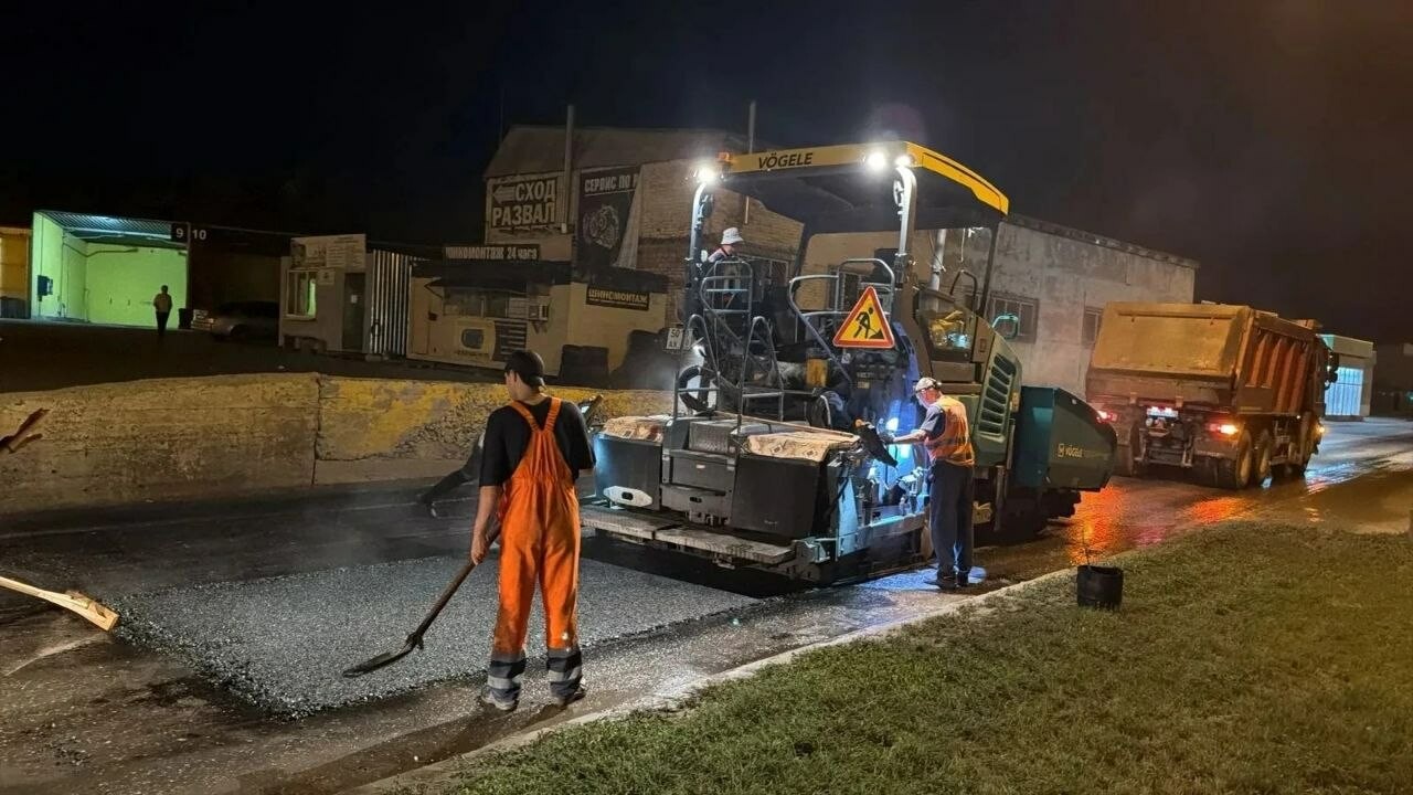 Дорожники обновили почти 800 метров покрытия на улице Дзержинского в Астрахани