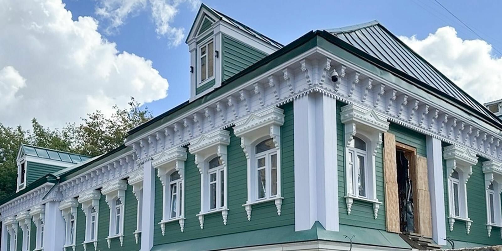 В Москве отреставрировали фасад деревянного особняка XIX века