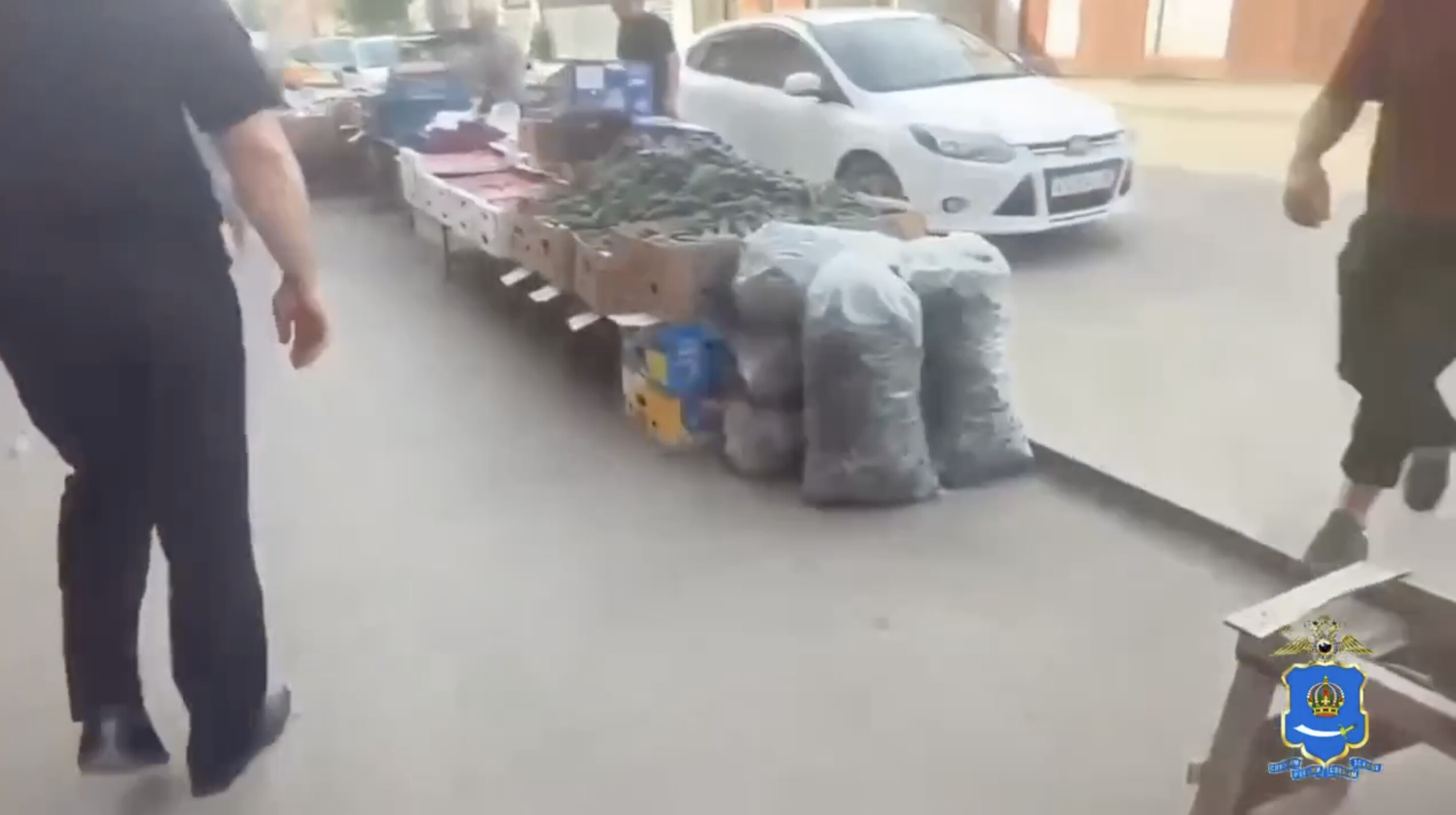 Более 30 нарушений зафиксировали во время рейда на рынке Астрахани