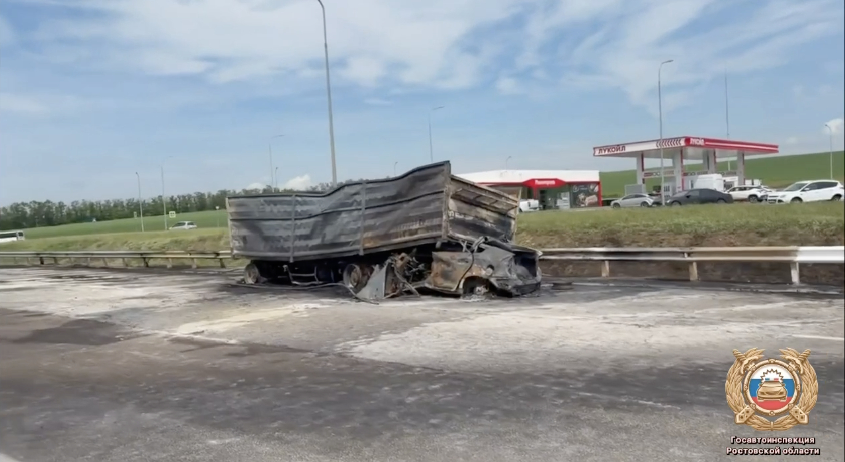 В Ростовской области водитель погиб в горящем автомобиле после ДТП