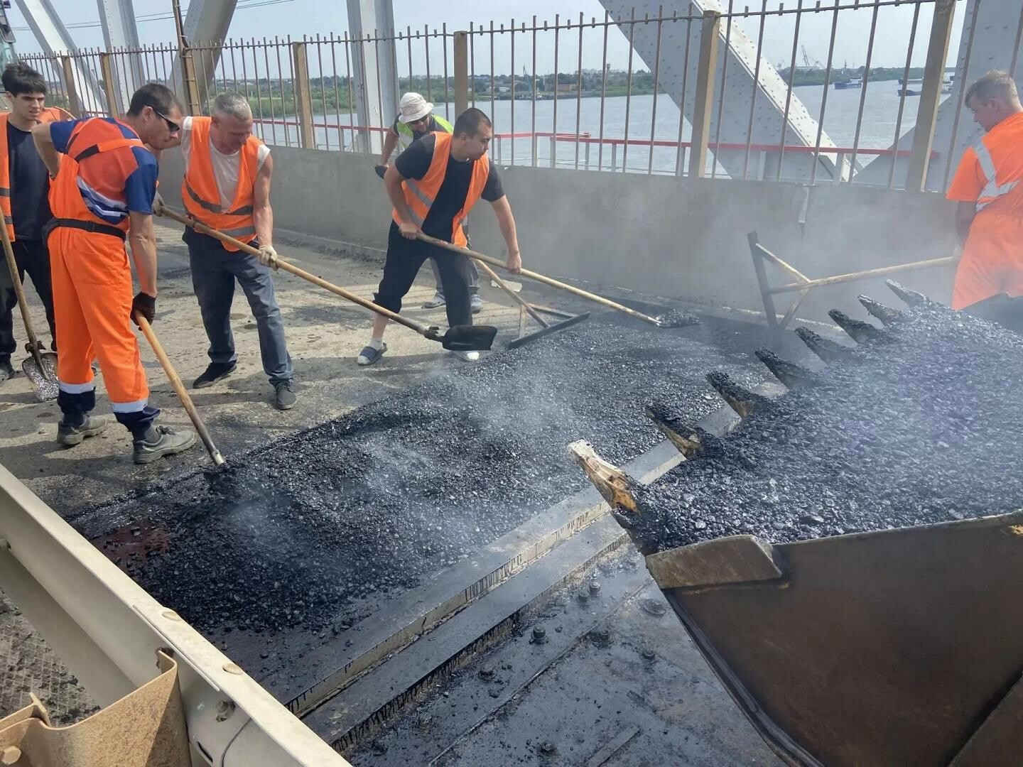 Движение по Старому мосту в Астрахани полностью открыли