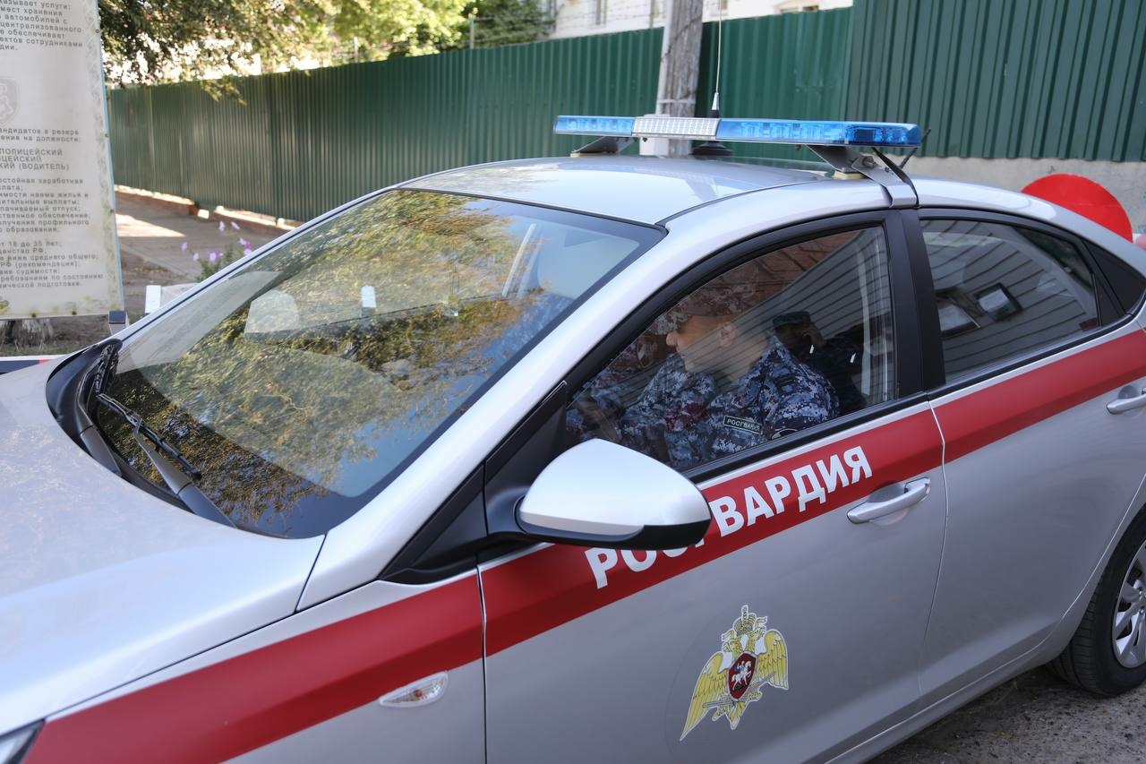 В Астрахани росгвардейцы задержали находившегося в розыске мужчину